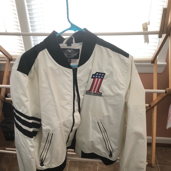 Beautiful jacket - Picture 1 of 3